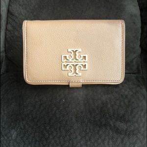 Tory Burch wallet.